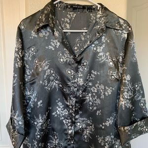 NWOT Women's Grey with White Floral Print Belted Blouse Size M